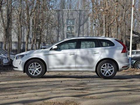 改斜归正的沃尔沃XC60, 却忘了自己的对手还有奔驰和奥迪