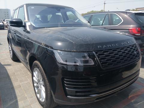 18款揽胜行政3.0汽油， 匹配8速手自一体变速箱，全时四驱。