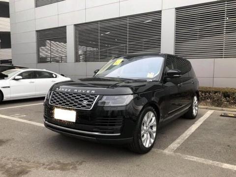 今日资讯：新款揽胜加长版北京路虎4S店展厅现车图片