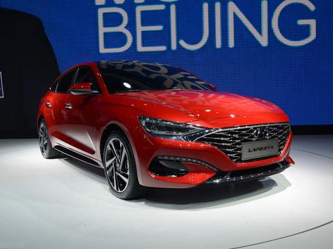 现代祭出杀手锏，新车动力不输思域，轿跑车身比大众CC还漂亮！