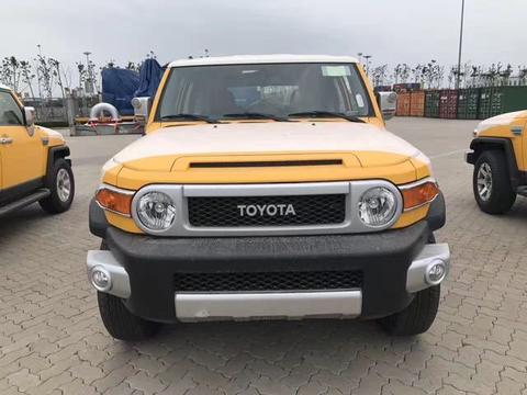 丰田FJ酷路泽综合性能好，结实耐用，复古拉风的外形