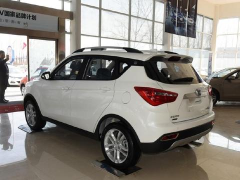 车重1.3吨，轴距2.56米，配1.6L5MT油耗6.8，12万买缤智后悔了