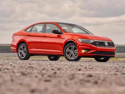 大众速腾全新升级!搭载8AT、尺寸再加大，直逼帕萨特