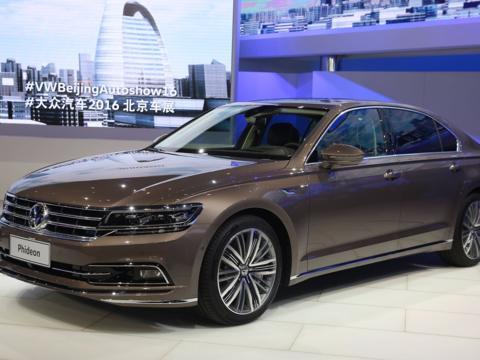 奔驰E级还有活路吗？长5米1，6缸爆300马力，提速只要6秒