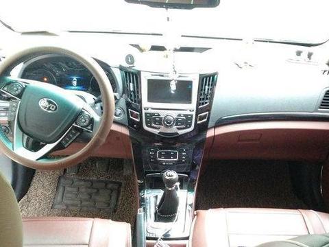 比亚迪-速锐精英型，旧车卖了要换车了，所以花3万多买辆二手车