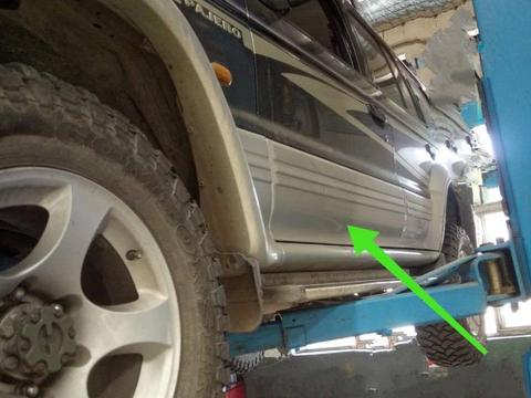 帕杰罗越野后就被拖到修理厂, 抬下变速箱后的情况让车主后悔了!