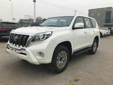 18款霸道3000 中东柴油版外形上更突显了它的硬汉本色