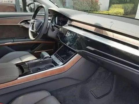 奥迪A8L的烦恼：戴上手套，开奥迪A8L！