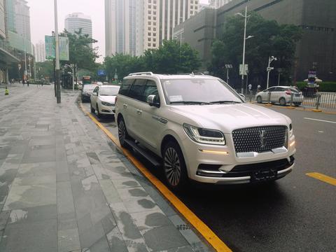 浅谈奢华陆上大游艇的优缺点，林肯领航员真的那么好吗？