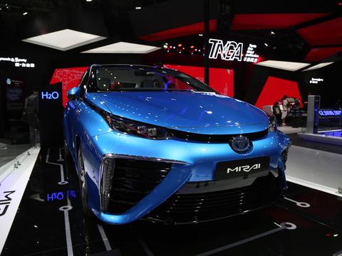丰田氢燃料电池“MIRAI未来”概念车华南首秀，深港澳车展实拍！