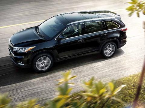 外观霸气又不缺商务风，宜商宜家，车子超乎想象的强劲！