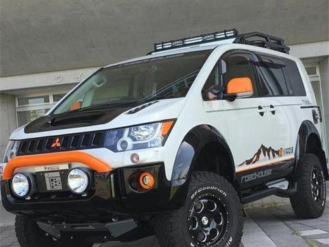 三菱面包车，用帕杰罗的底盘，四驱系统加持，回头率比牧马人高