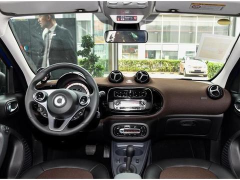 丑到家的奔驰车, 百公里加速仅16.61秒, 油耗却不到5升