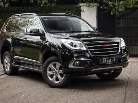 保时捷卡宴追尾哈弗H9，哈弗H9的“小书包”救了卡宴一回