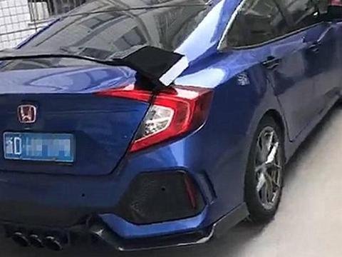 浙江一男子15万买本田思域, 爆改后遇到这车, 一下子气势全无!