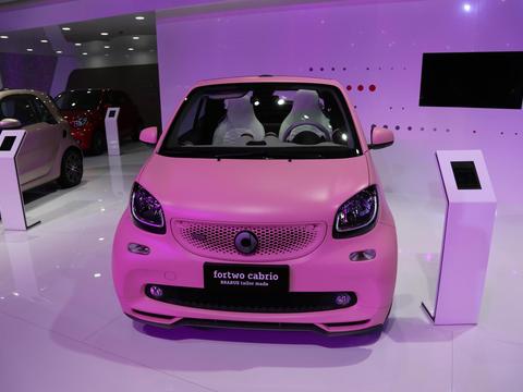 实拍奔驰smart fortwo cabrio 敞篷版，精致粉色系，打动少女心！