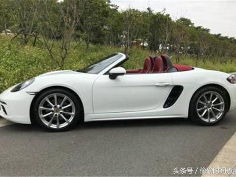 街头偶遇一辆保时捷718敞篷，看到车主容貌时，没想到气质非凡