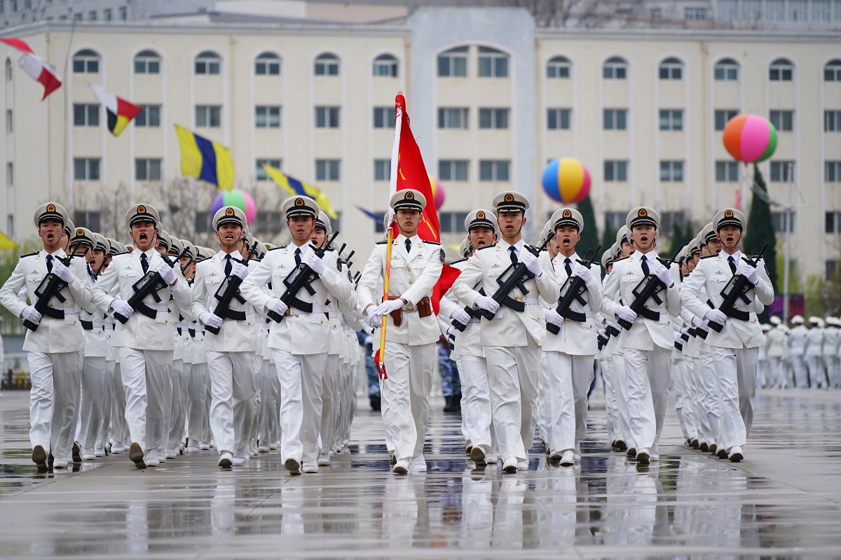 高清图来啦!大连舰艇学院举行海军节阅兵