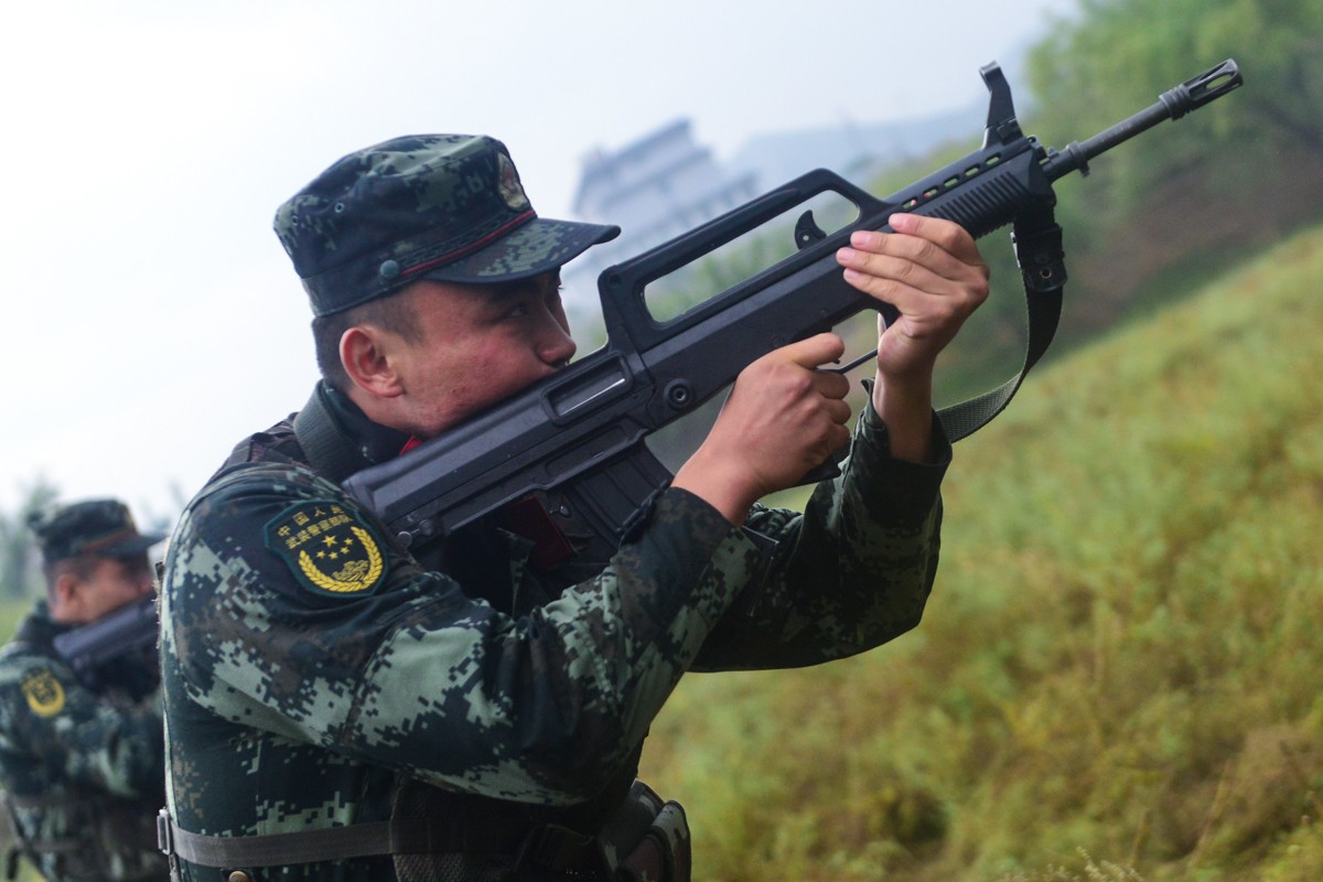 武警特战队员实战射击训练 打造"人枪合一"的神枪手