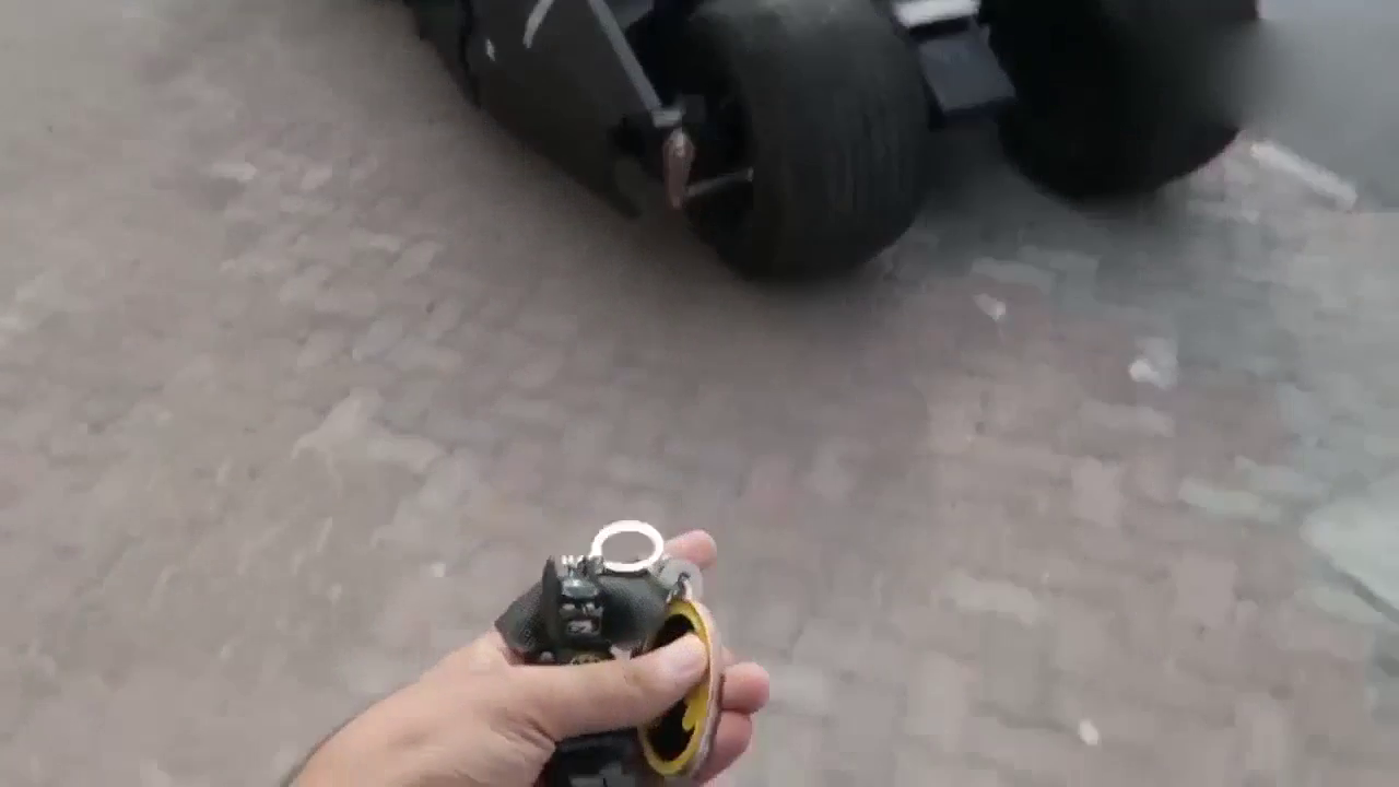 按下钥匙那一刻，才知道纯手工制作的超级跑车有多霸气！