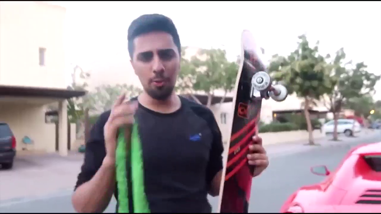 超级跑车的起步速度有多快，小伙第二天就住院了！