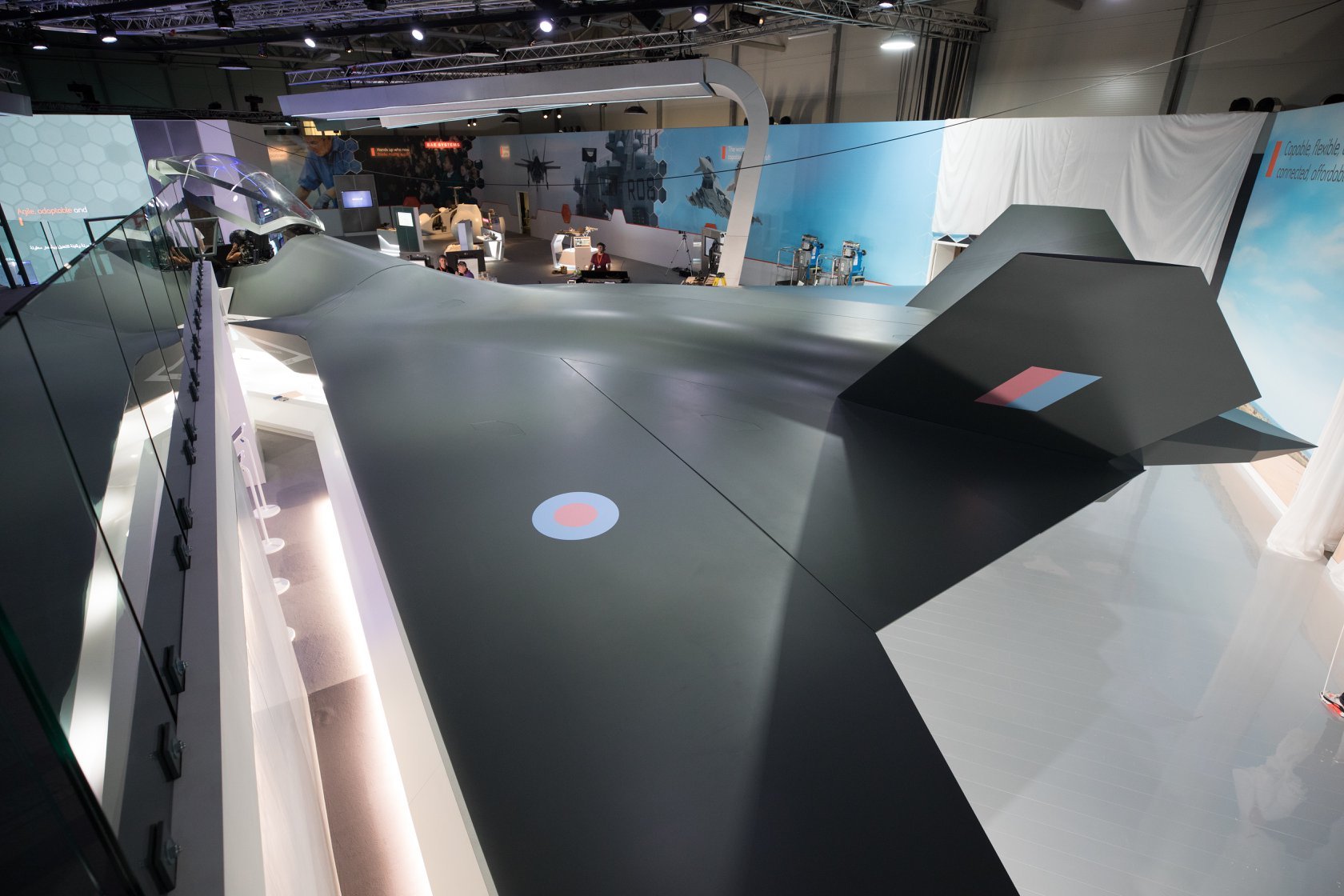 BAE暴风六代机全尺寸模型的一些特别角度照