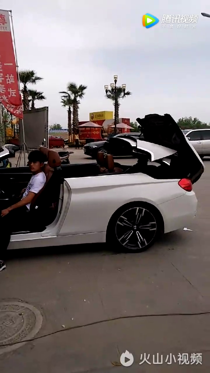 看到敞篷车就车痴，没办法啥时候我能有一辆这么酷的？