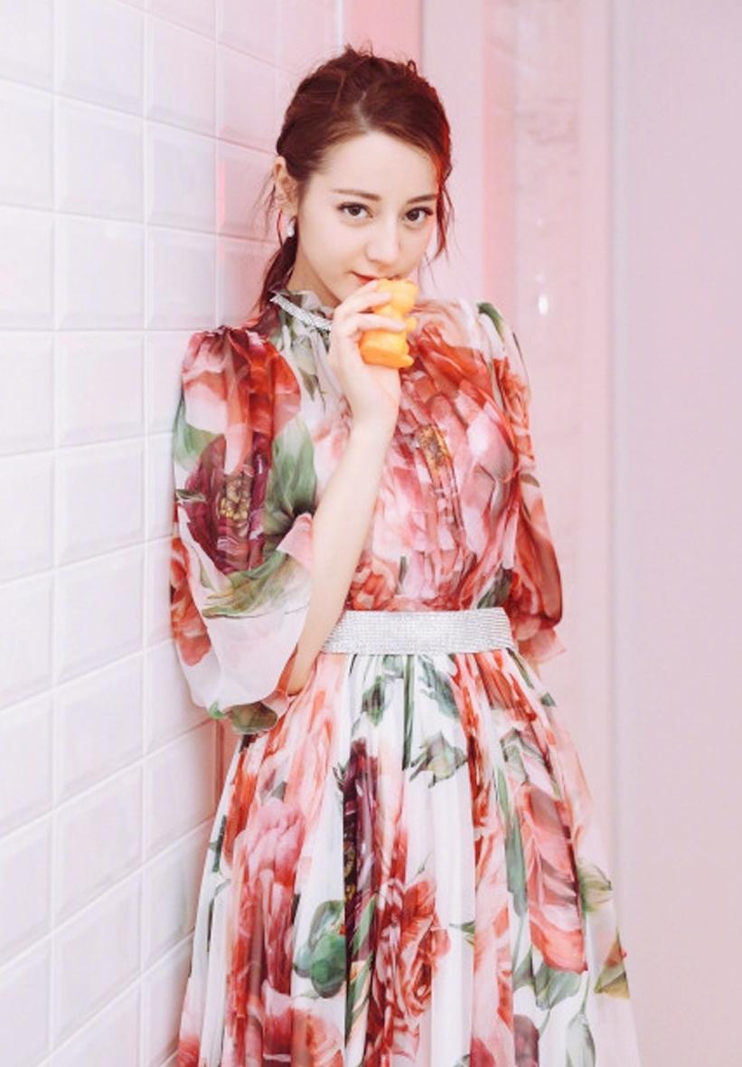 迪丽热巴连续六年对自己的生日祝福,揭示了她