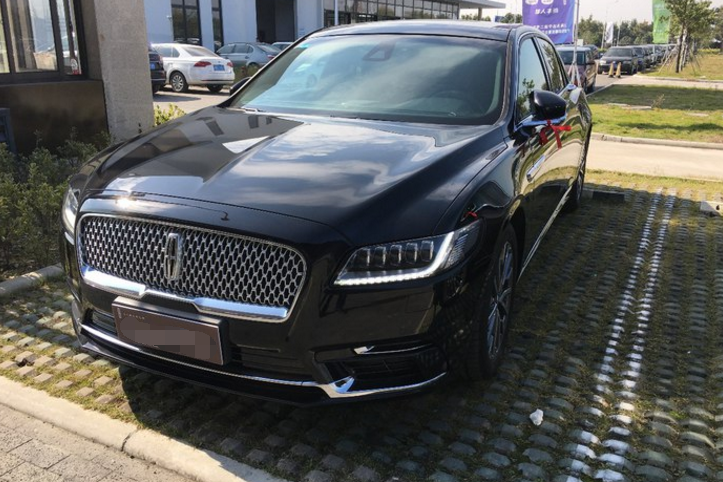 无论远看近看还是坐车内都值百万，40万起售不选5系E级买他超值