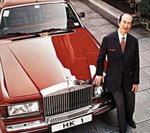 95岁豪车无数, 坐拥4个老婆, 大太太的座驾车牌是香港一号!