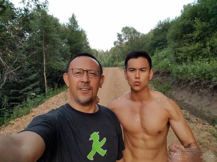 彭于晏的胸肌,阮经天的胸肌,李易峰的胸肌都输给了他