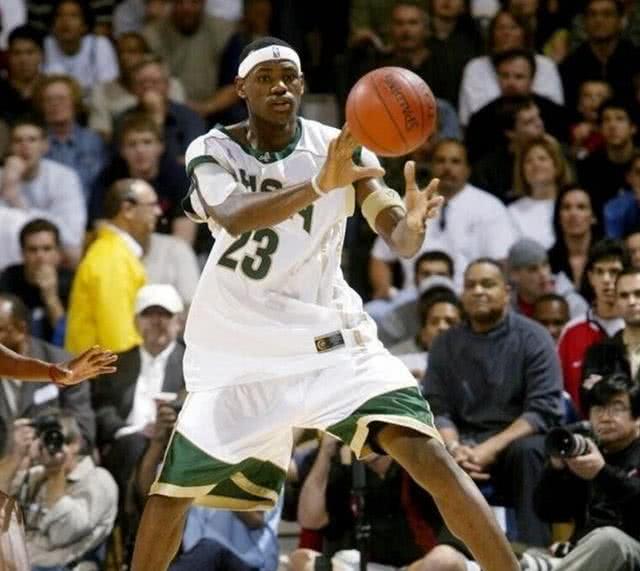 我16岁高188重180,篮球打中锋或大前锋,但我脚