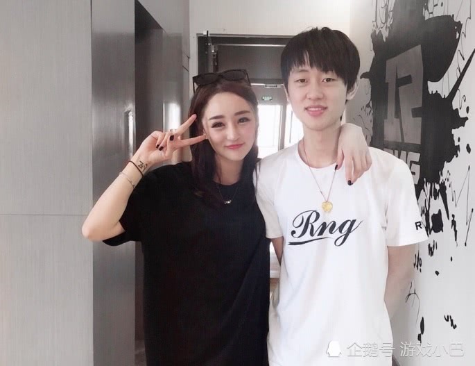 UZI女友晒自己和史森明的亲密合影,小明是真的