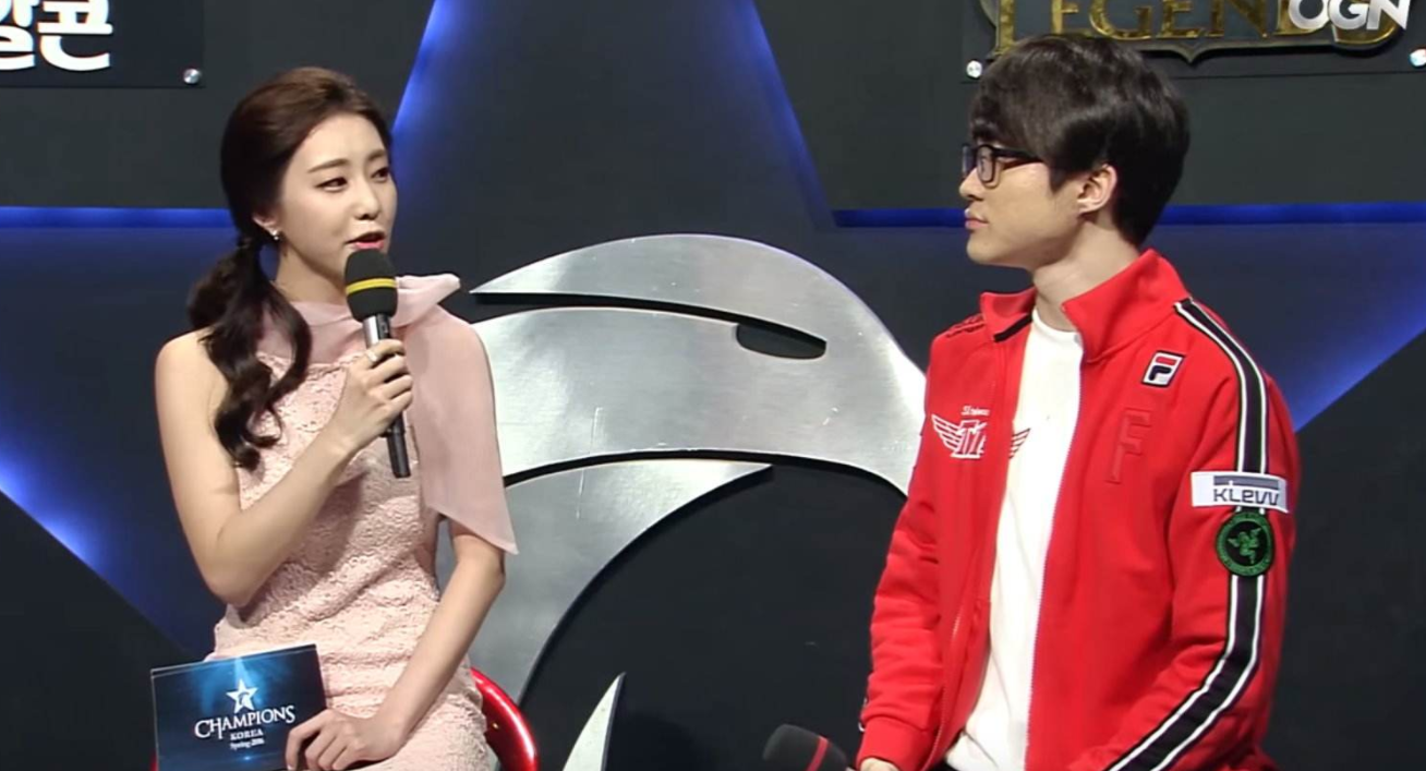 lck两位美女主持颜值超高 网友喊话faker:忘