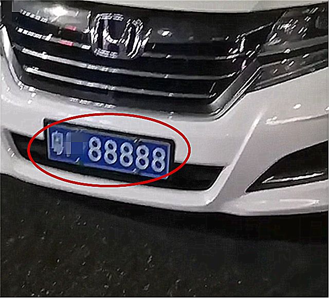 广东夜晚偶遇一辆24万本田奥德赛,车牌五连号,数字是国人最爱!