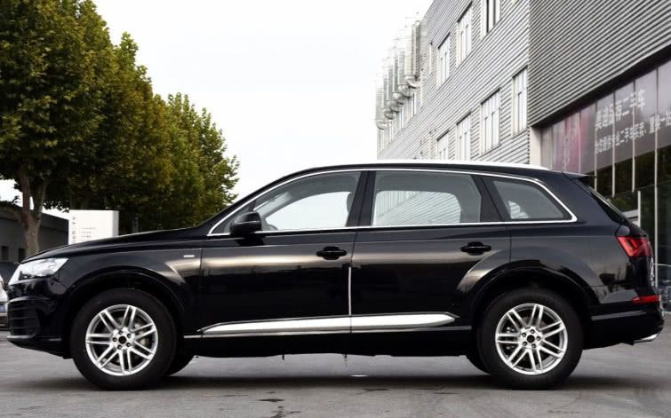 奥迪Q7与宝马X5相比,哪款车性价比更强?网友