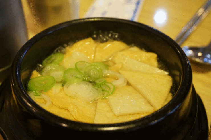 咕嘟咕嘟煮着的鱼饼汤,你也喜欢吗?