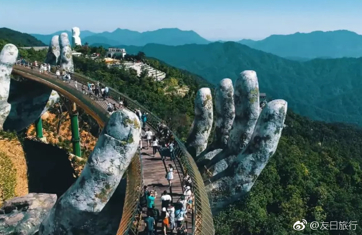 新晋网红景点--越南岘港巨人之手“黄金桥”，海拔1400米