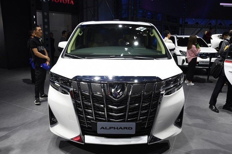 港台明星的最爱，丰田埃尔法新款上市，这次要加价40多万