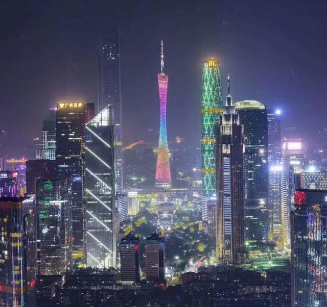广州珠江新城高楼云集,震撼眼球,似中国曼哈顿!
