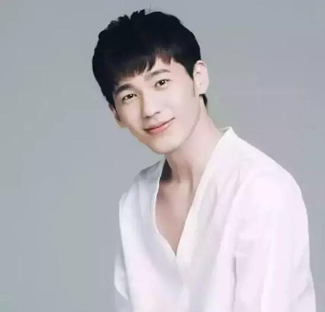 圈内隐藏的富二代:白宇大学时开跑车