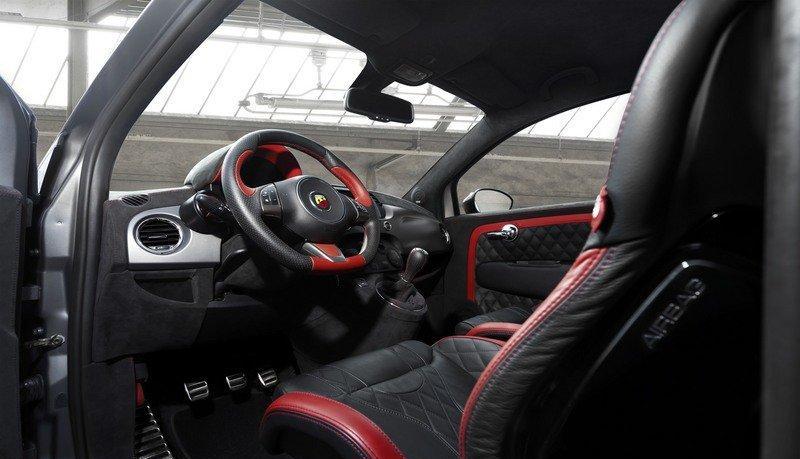 让你见识见识碳纤维版菲亚特500Abarth Ares