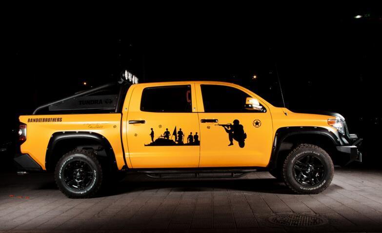 花十几万改装皮卡车, 结果反光条一贴车子就被打回原形了