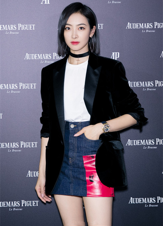 本以为林允儿穿黑色高跟很美了，直到看见宋茜，才知啥去叫筷子腿