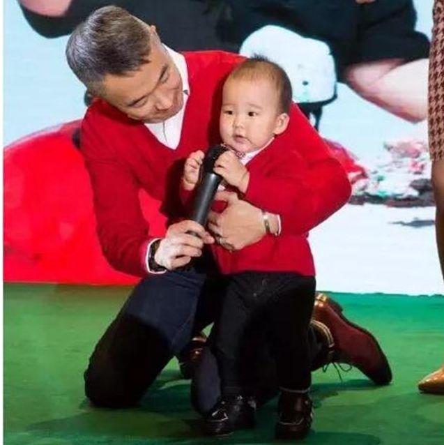 47岁程雷妻子近照，曾是最美主持人，今老公患病依旧不离不弃