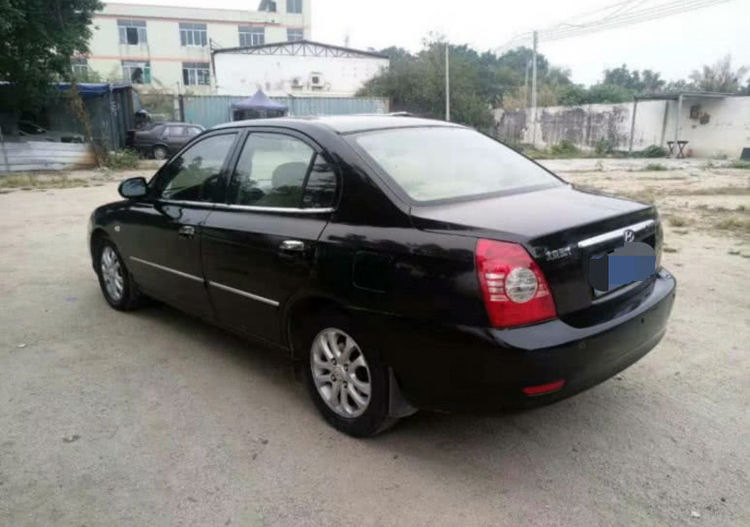 男子花2万4买辆二手伊兰特,当打开后备箱,