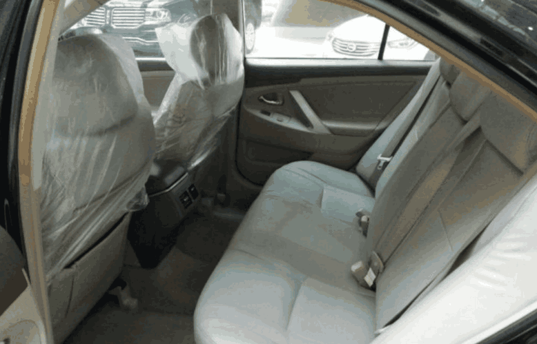 花8万买辆过户2次的凯美瑞, 小伙坦言清洗干净