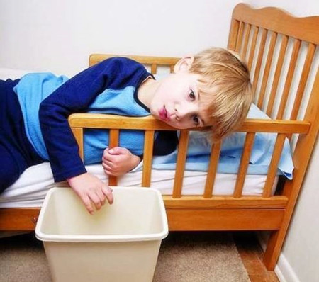 孩子突然头痛呕吐?他可能不是感冒,要当心这个