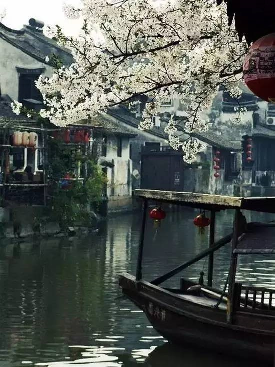倒影中的小城 ,美成一种中国意境!