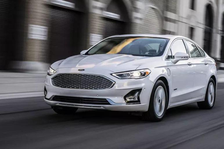 新款蒙迪欧亮相，首次标配驾驶辅助系统，比凯美瑞、雅阁更有诚意